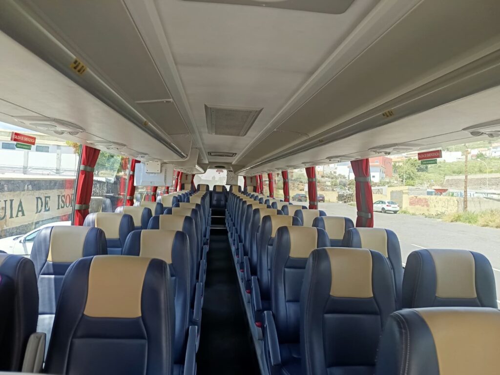 interior de guagua de alquiler en Tenerife La Palmita