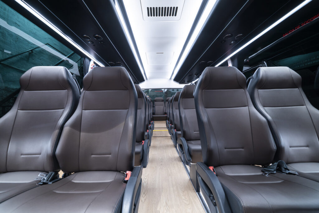 interior de guagua de alquiler en Lanzarote Autobuses La Palmita