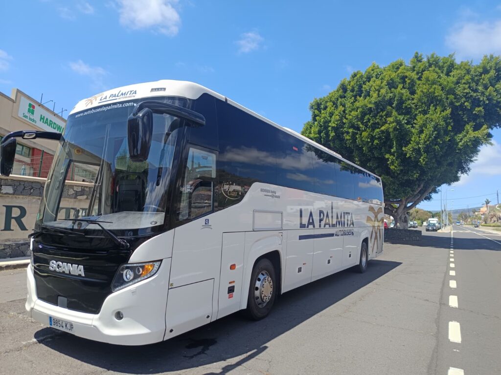guagua moderna de alquiler en Tenerife Autobuses La Palmita